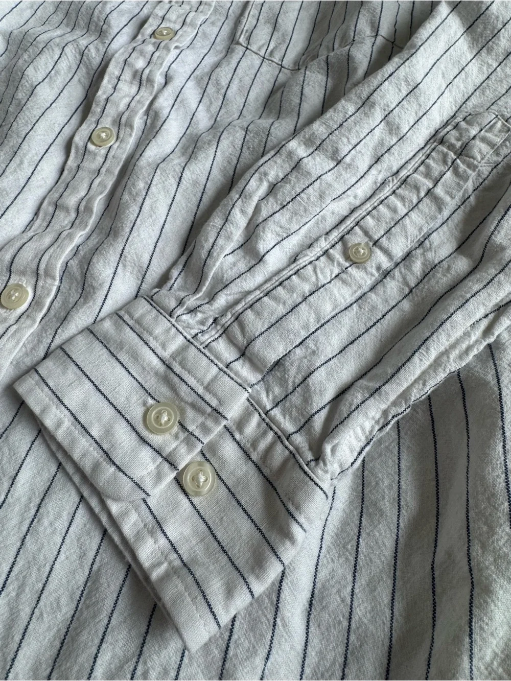 Banana Republic White Linen Shirt with Blue Pinstripes Men’s Size Large